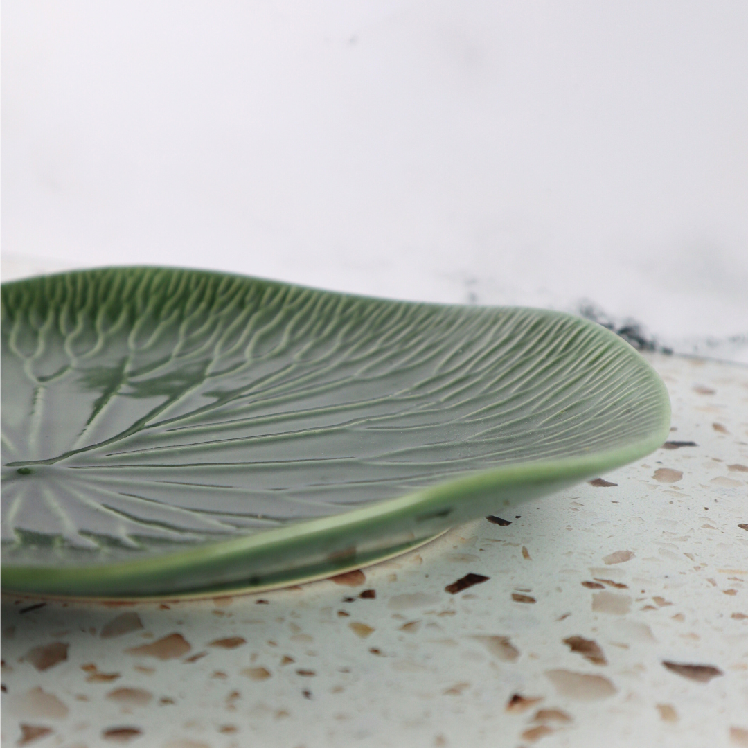 INDONESIAN HAND PAINTED GREEN LOTUS LEAF DINNER CERAMIC PLATE