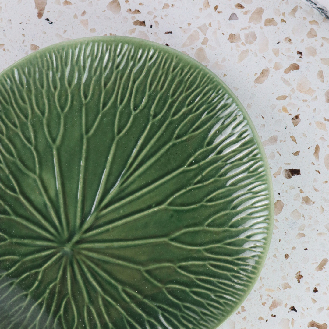 INDONESIAN HAND PAINTED GREEN LOTUS LEAF DINNER CERAMIC PLATE