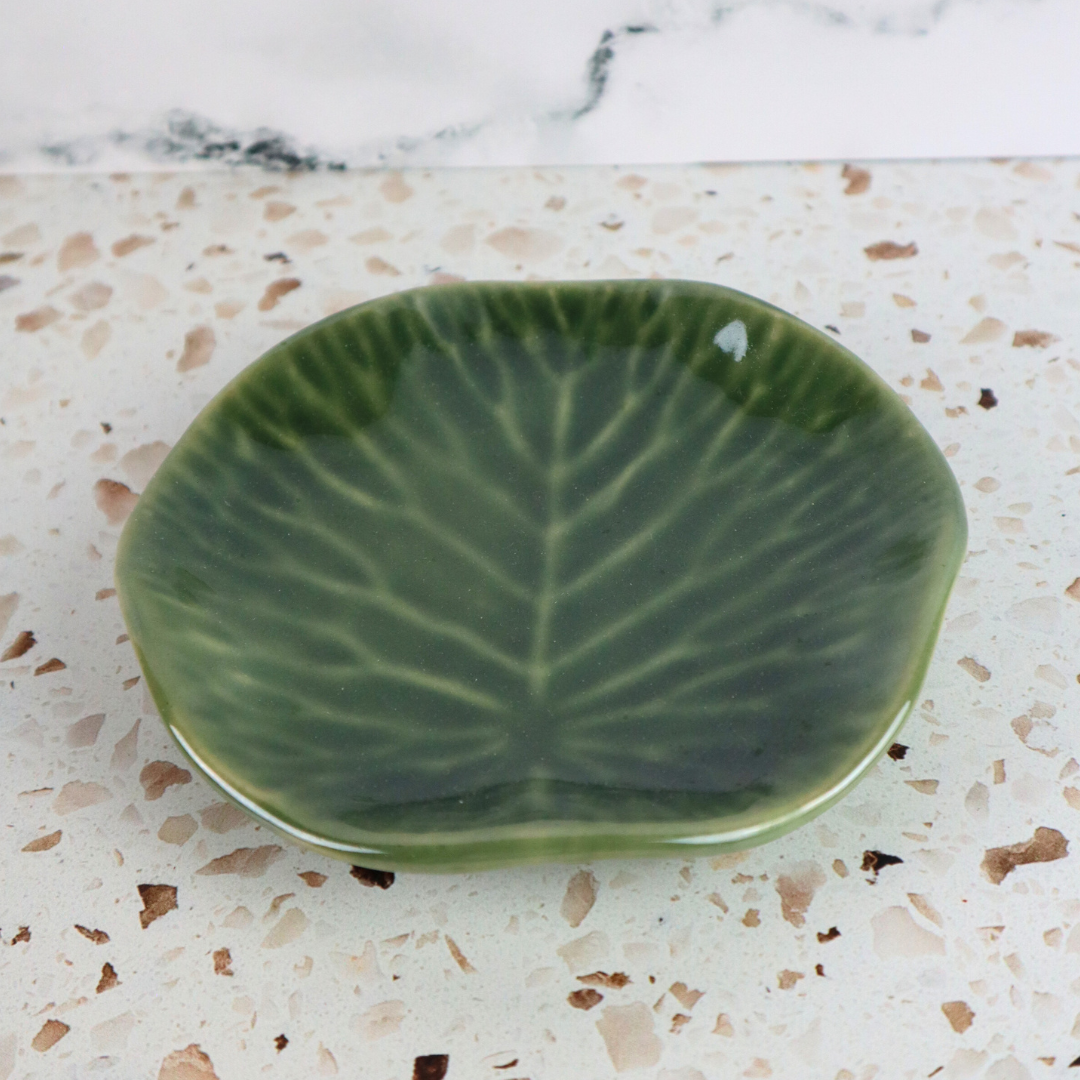 INDONESIAN HAND PAINTED GREEN LOTUS LEAF APPETIZER CERAMIC PLATE