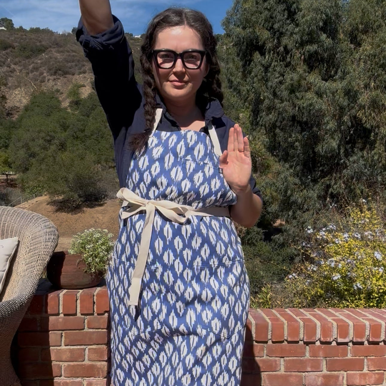 HEDLEY & BENNETT FAMILY THAI ARNOLD MYINT COLLABORATION APRON