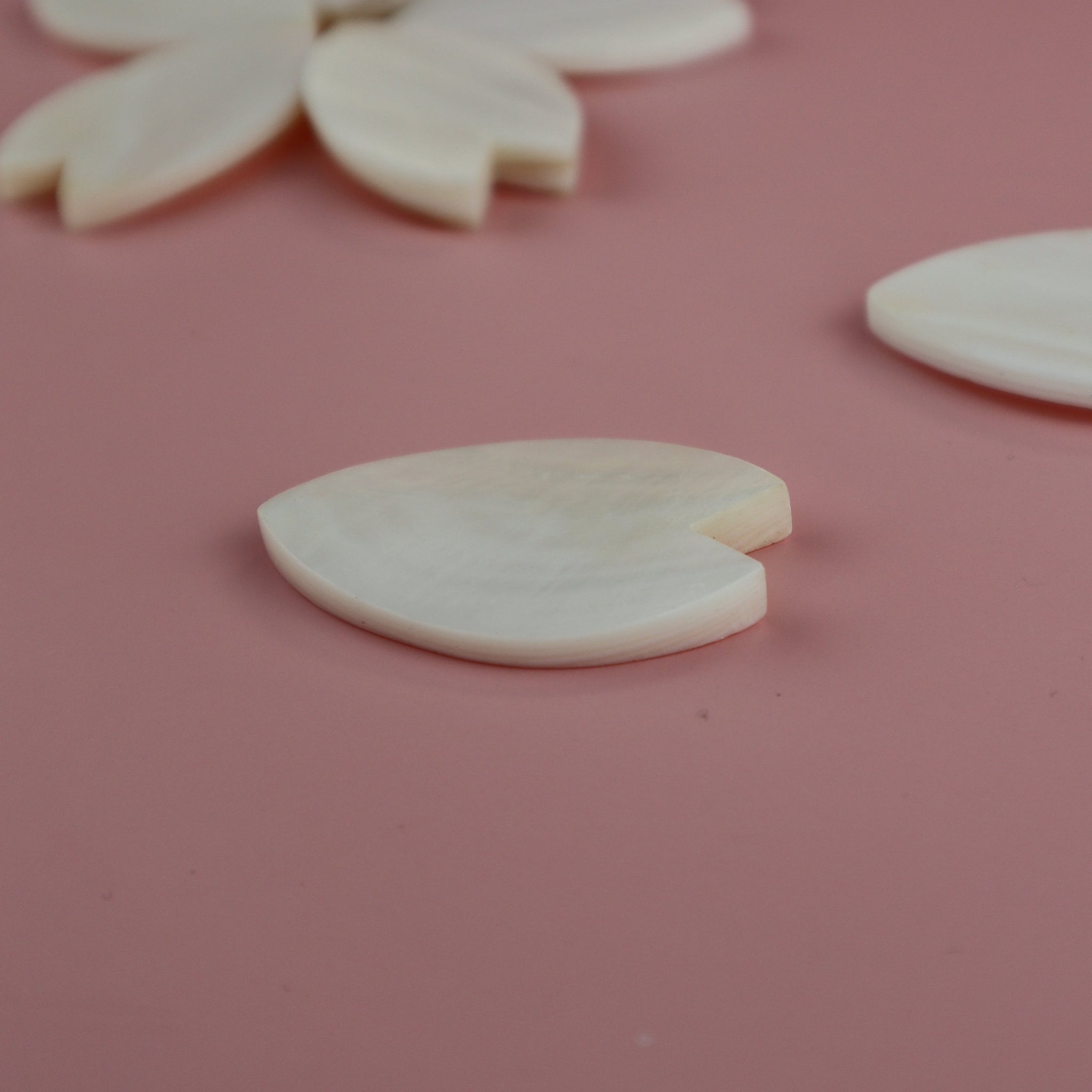 VIETNAMESE WHITE MOTHER OF PEARL CHERRY BLOSSOM SAKURA PETAL CHOPSTICK REST