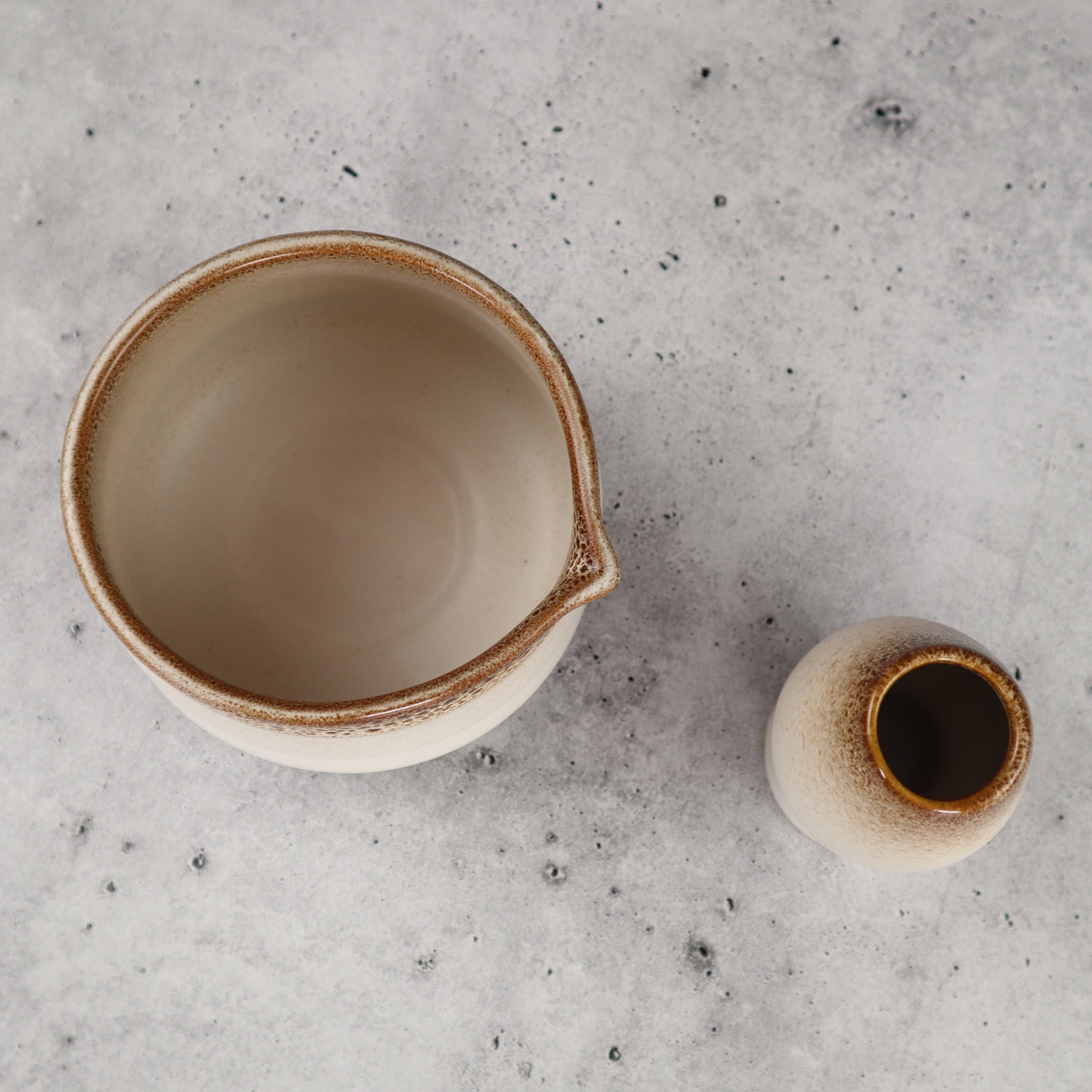 THAI BROWN OMBRE CERAMIC MATCHA BOWL AND WHISK HOLDER RITUAL SET (2 PIECES)