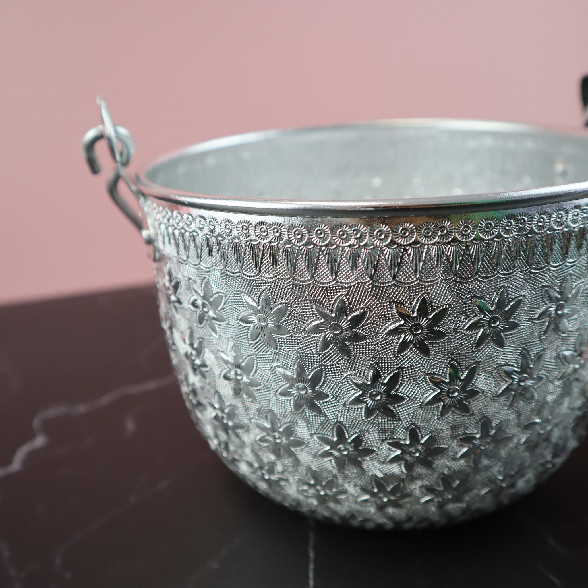 THAI VINTAGE INTRICATE FLOWER PATTERN ALUMINUM POT WITH HANDLE AND LID (SMALL)