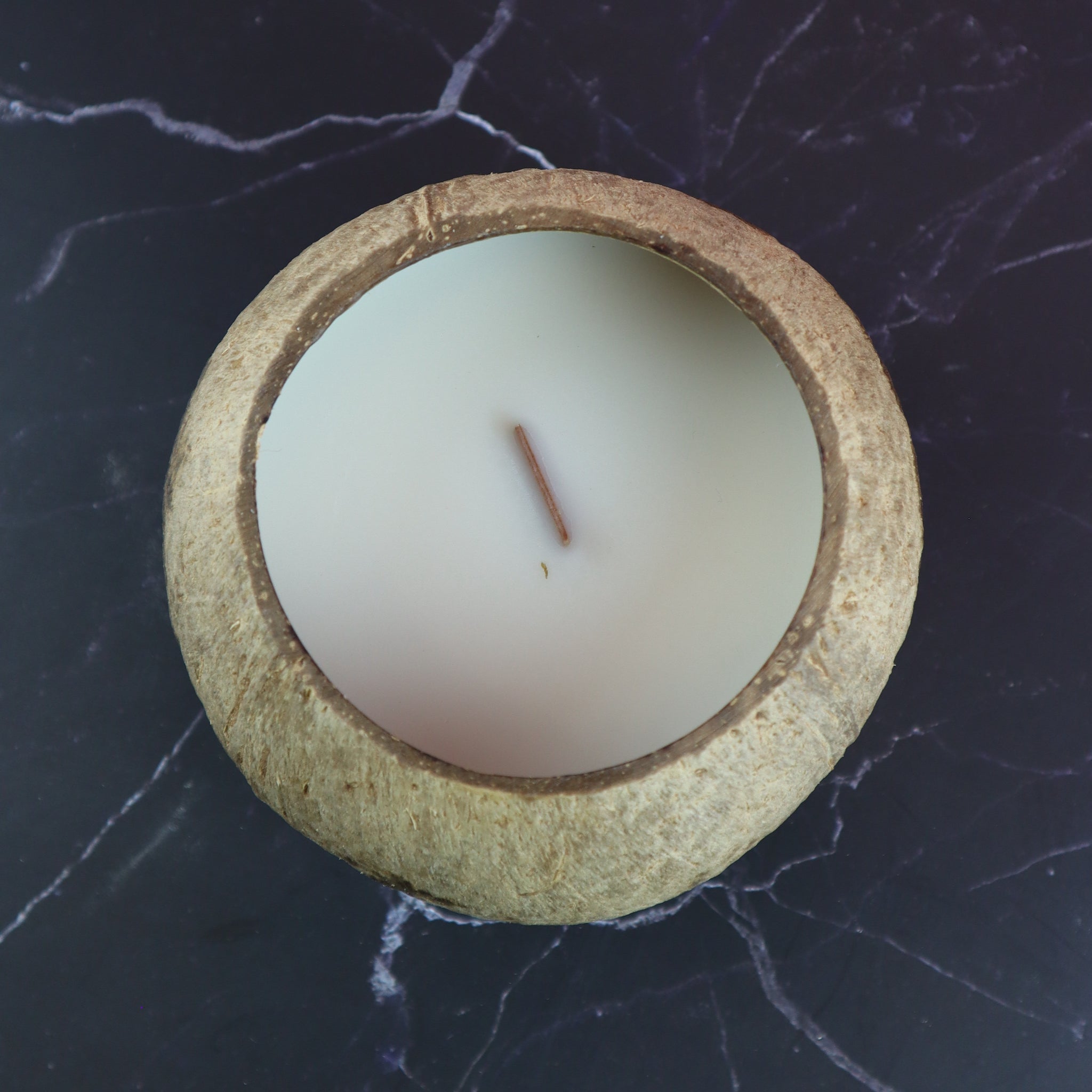 NATURAL COCONUT SOY CANDLE TROPICAL FRUITS SCENT IN COCONUT HUSK AND WOODEN WICK (45-HOUR BURN)