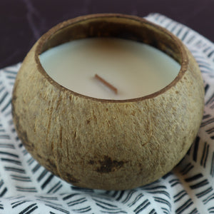 NATURAL COCONUT SOY CANDLE TROPICAL FRUITS SCENT IN COCONUT HUSK AND WOODEN WICK (45-HOUR BURN)